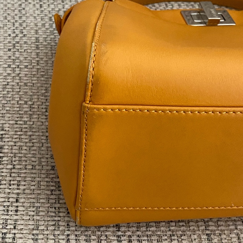 Fendi peekaboo bag Nappa soft Leather. Comes with Certified authentication. - Picture 4 of 16